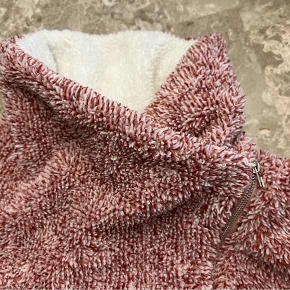 2 sherpas. Small. Adjustable zip collar. Soft and stretch with pockets. - Picture 11 of 14